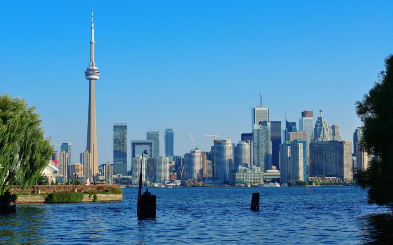 Best Ways to Explore Toronto’s Waterfront This Summer
