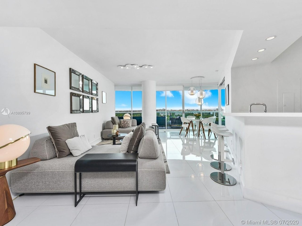 2127 Brickell Ave #1606