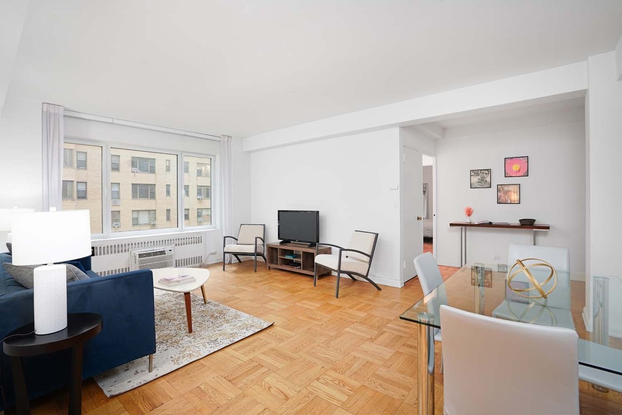  45 East End Avenue, #5J