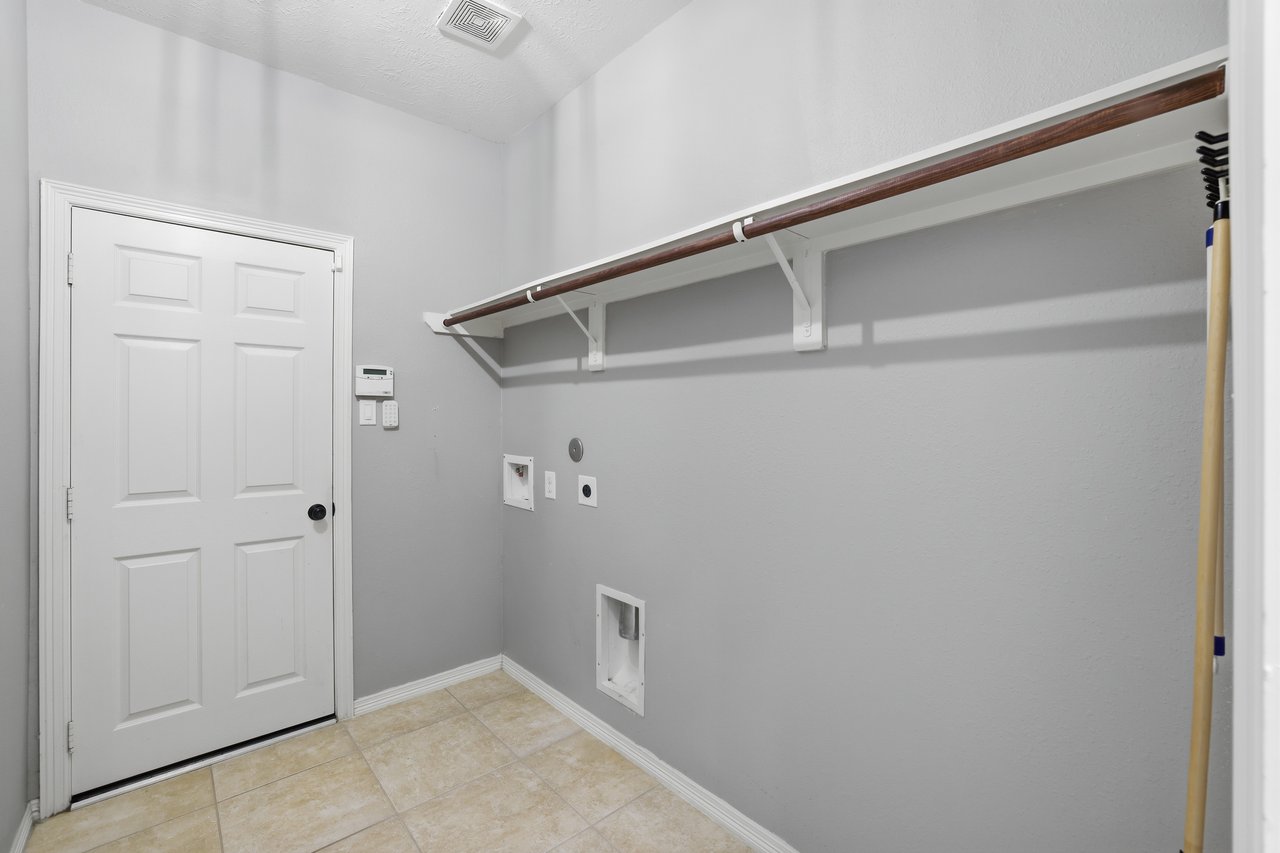 2412 Via Montesano
