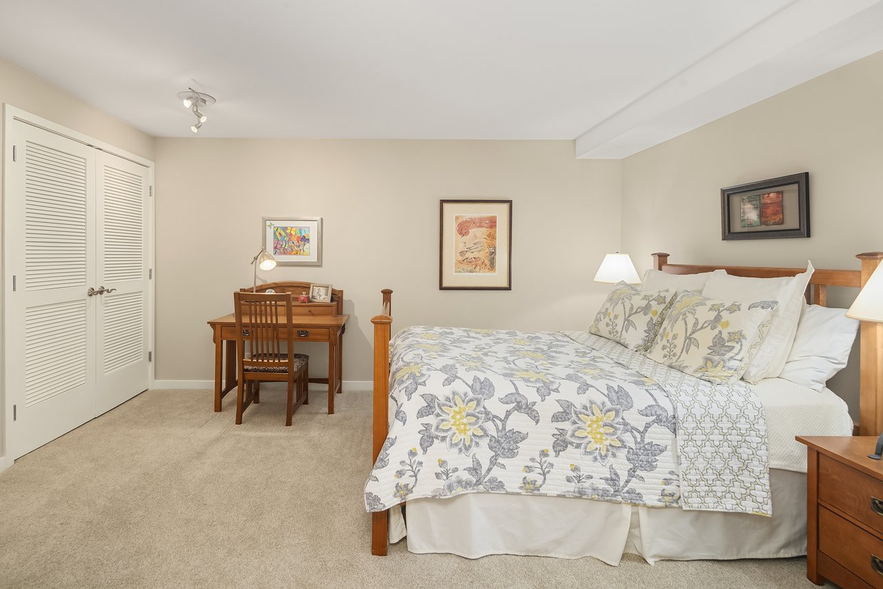 2604 W Lake Sammamish Pkwy NE
