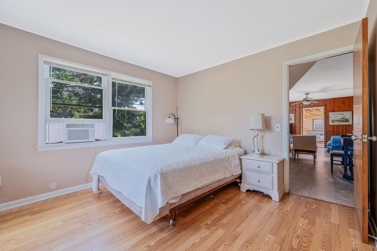 38 W Lighthouse Walk