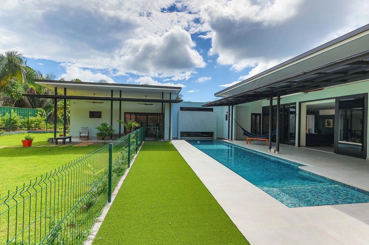 3 Bedroom, Contemporary Estate home in Manuel Antonio 
