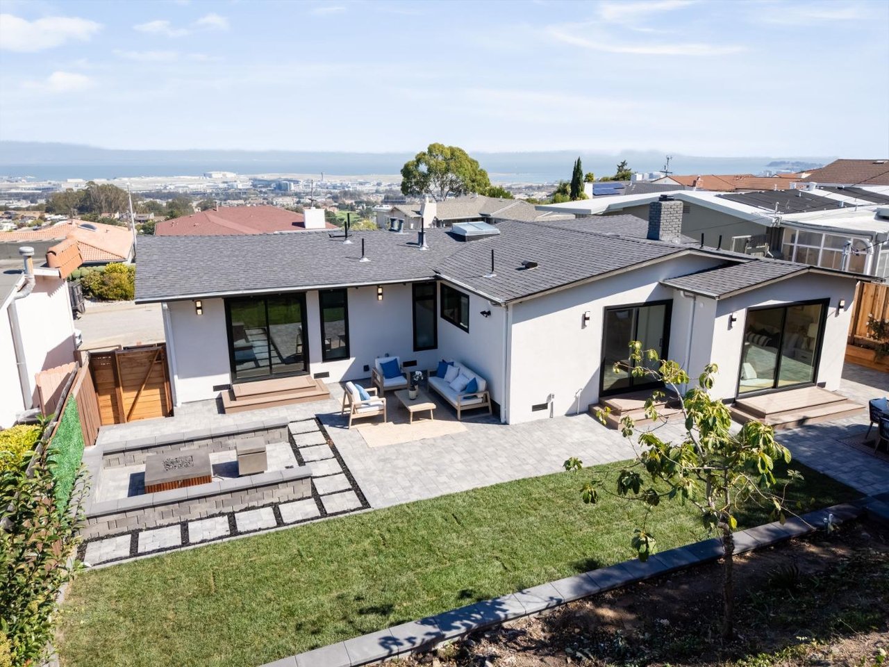 1041 Crestview Drive
