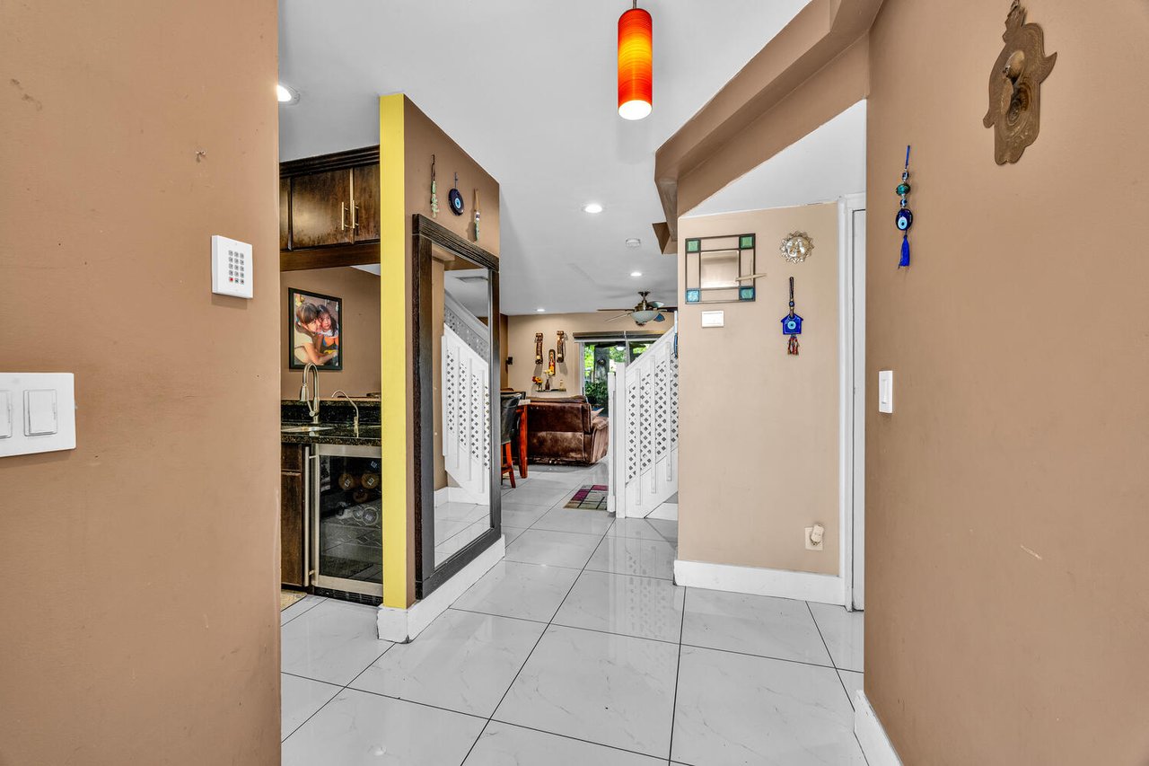 Lakefront Townhouse in Pembroke Pines