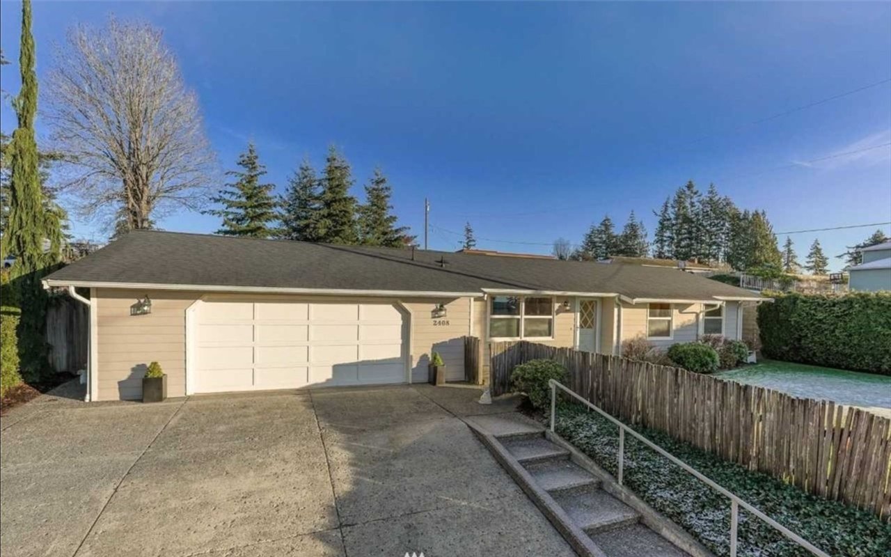 2408 Crestline Dr
