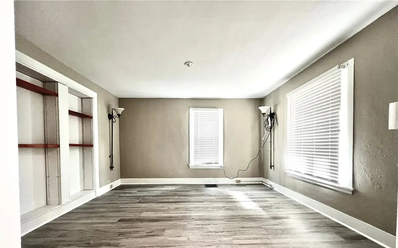 408-12 Hillview Pl