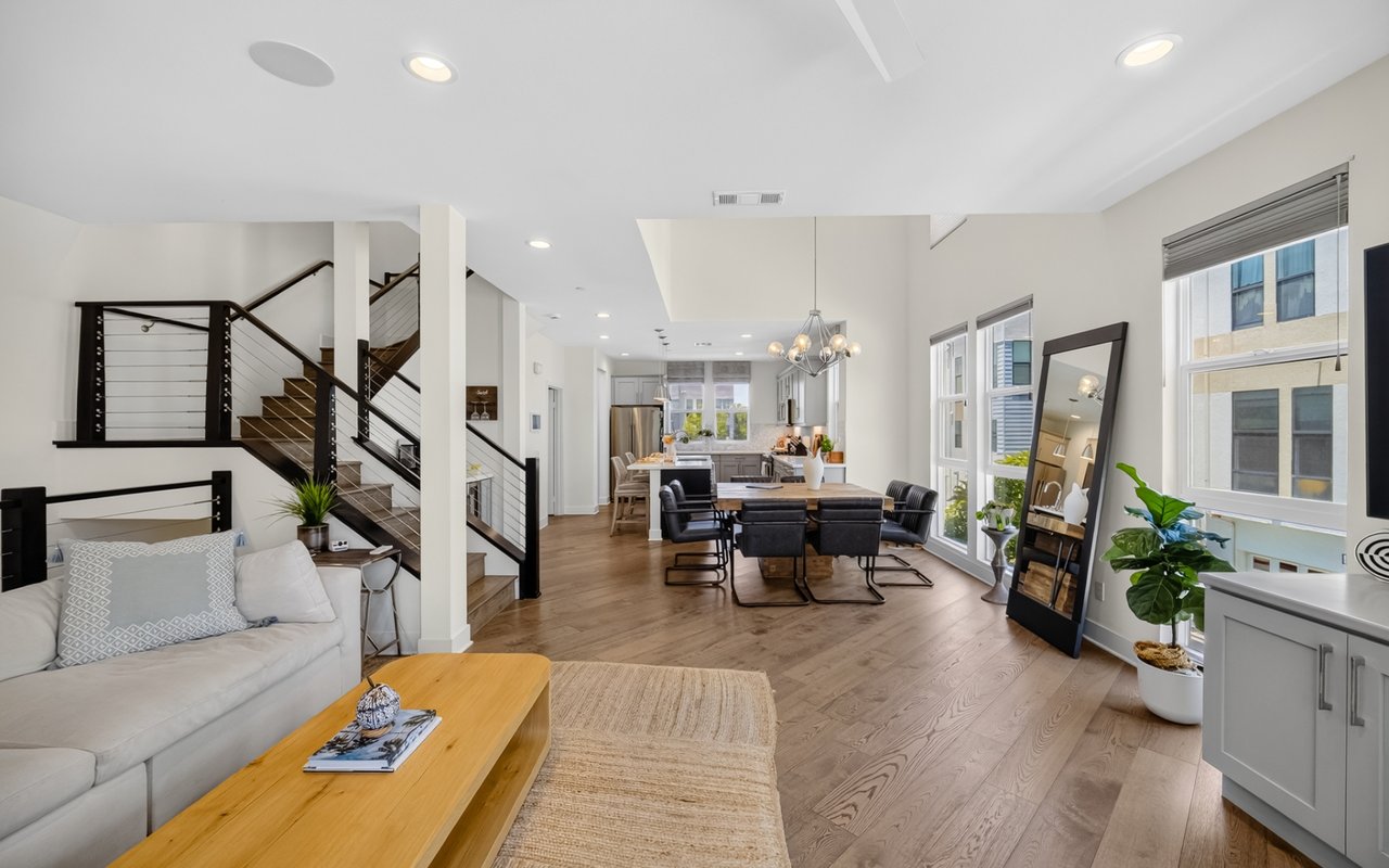 1687 Grand View