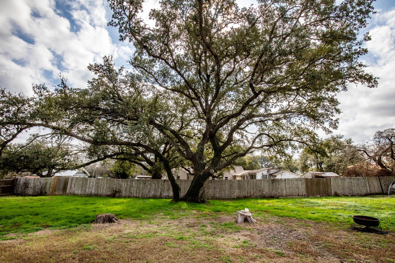 613 W Oak | 3 BR 2 BTH | Goliad, TX