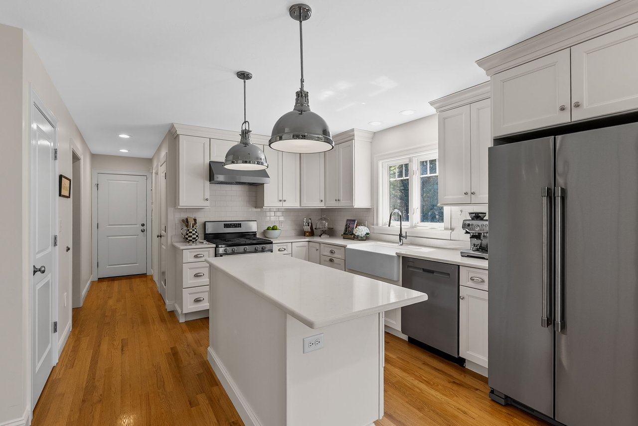11 Lisa Ln Pembroke, MA 02359