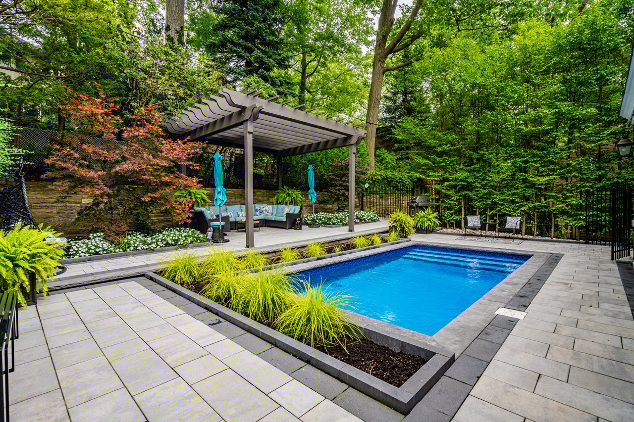 275 Glen Manor Dr E