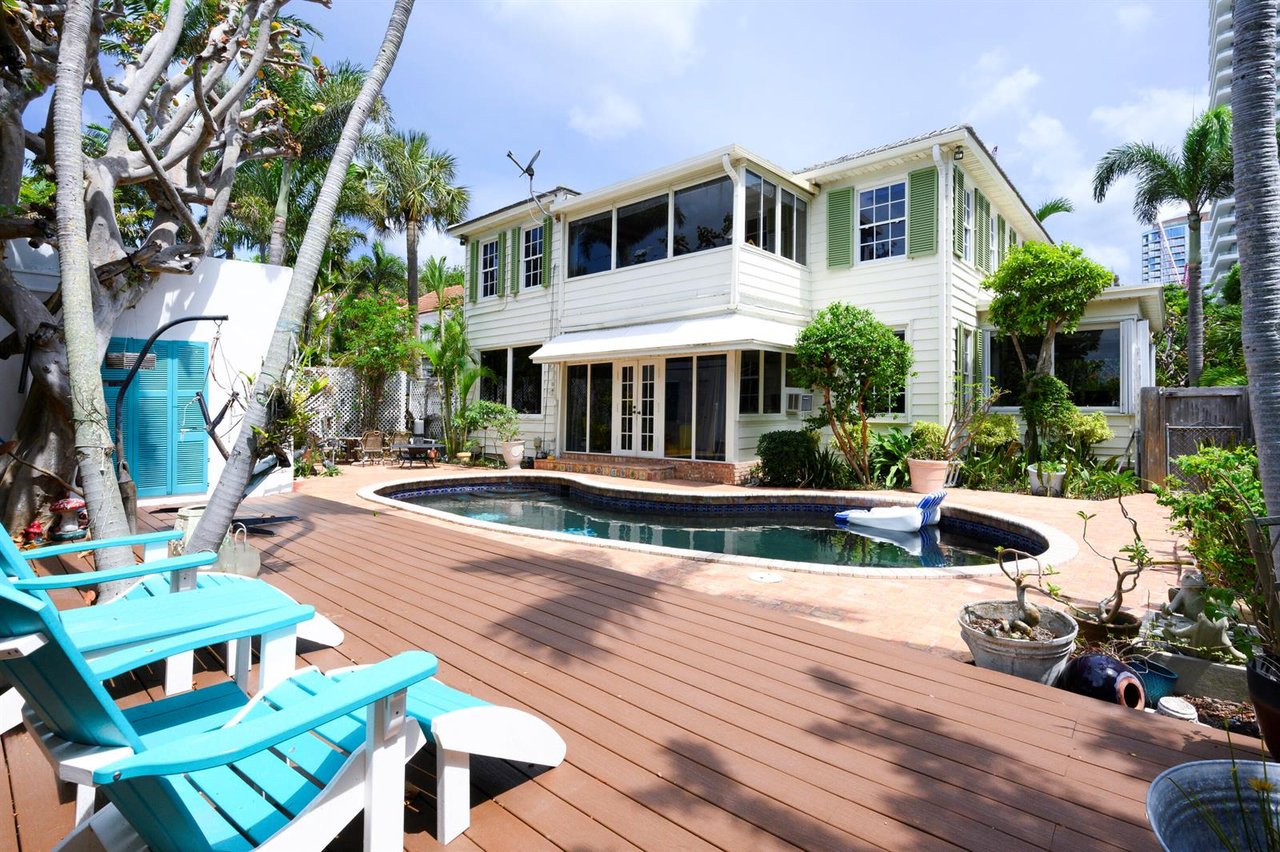 284 Queens Court