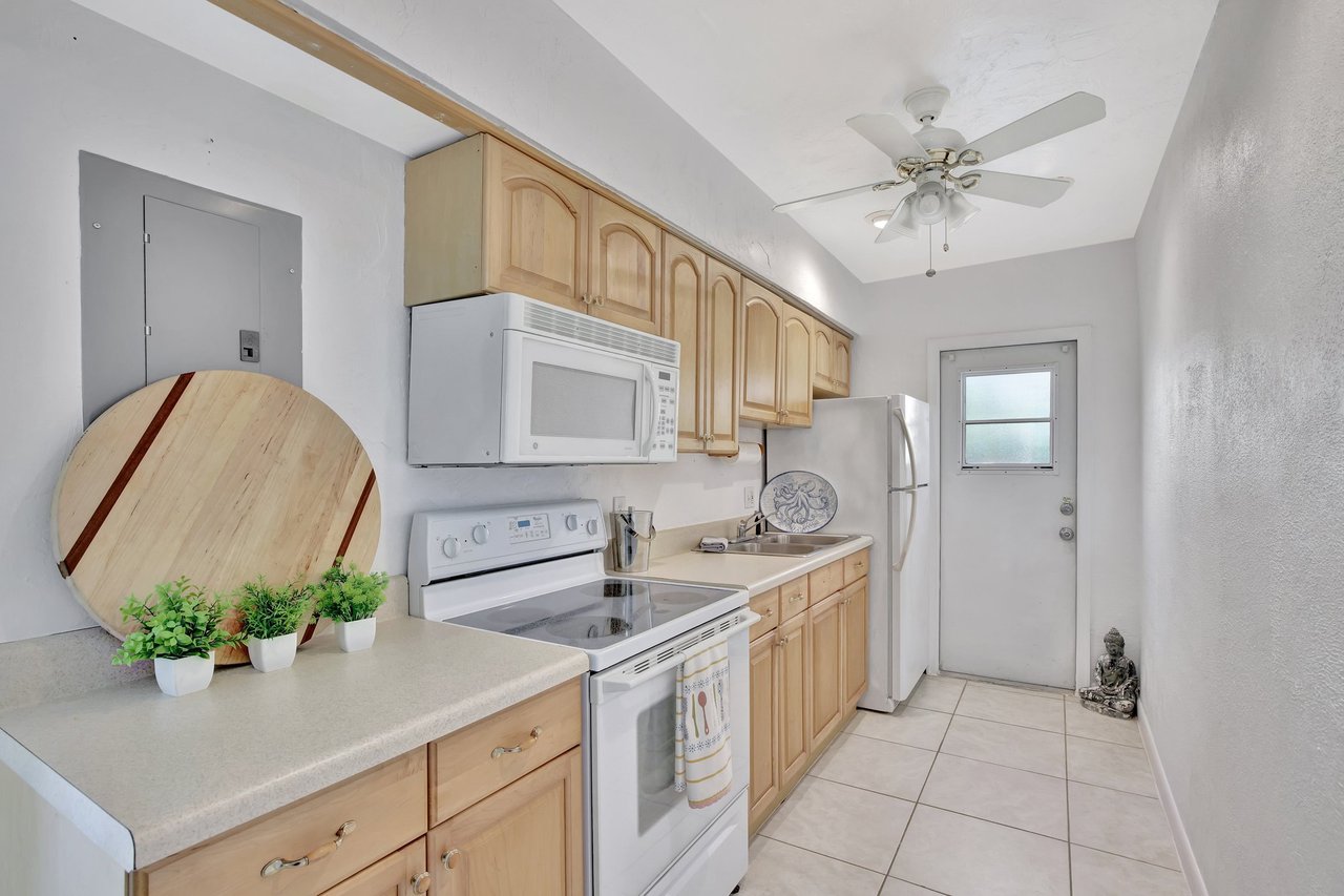 820 N Ocean Blvd # 10