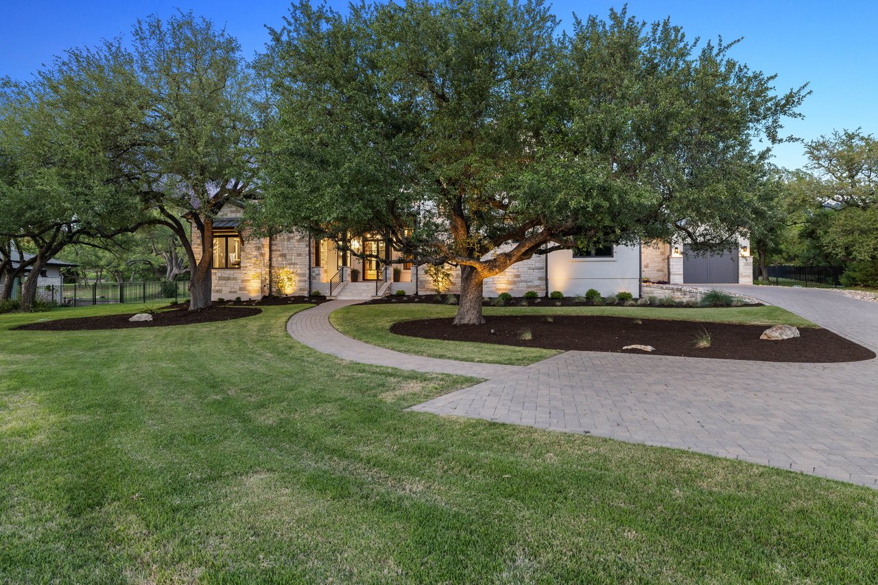 8325 Lakewood Ridge Cv