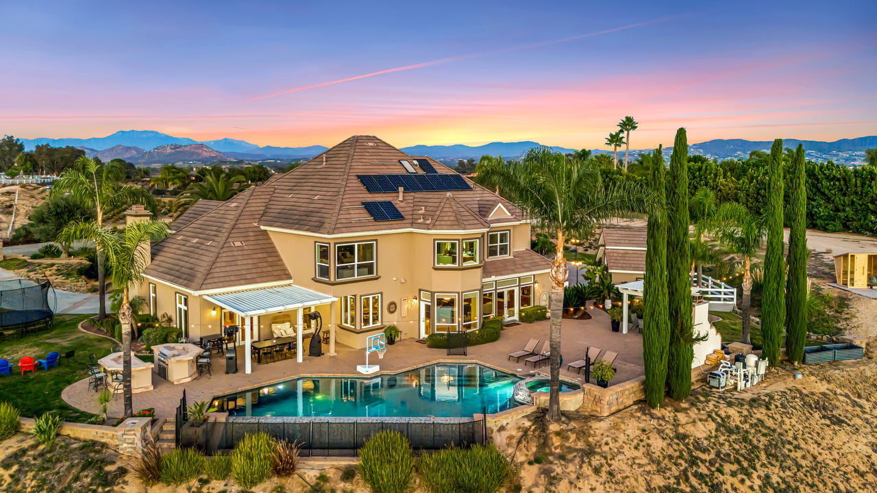 Akash Manor 🍇