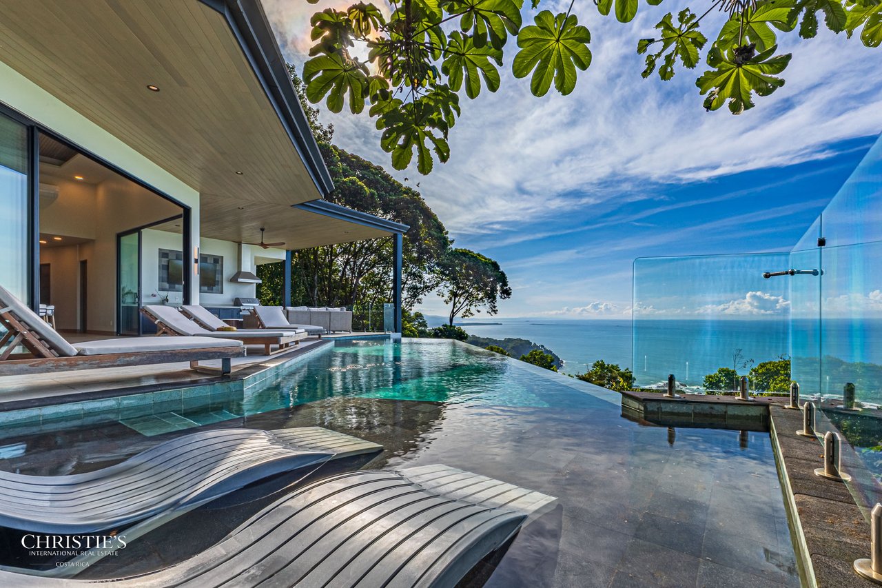 Luxury Estate in Escaleras — 5.5 Acres Majesty of Incredible Ocean Views 