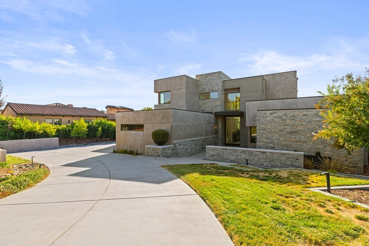 4573 Greenview Drive
