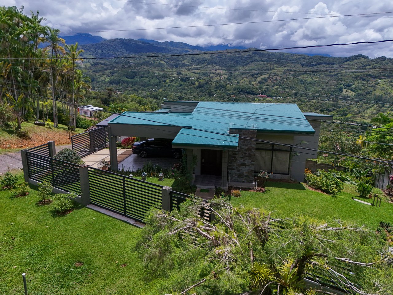 5-BEDROOM CHIRRIPO MOUNTAIN VIEW HOME WITH EASY ACCESS, PREMIUM FINISHES, FRUIT TREES AND LANSCAPED – 0.22 ACRES
