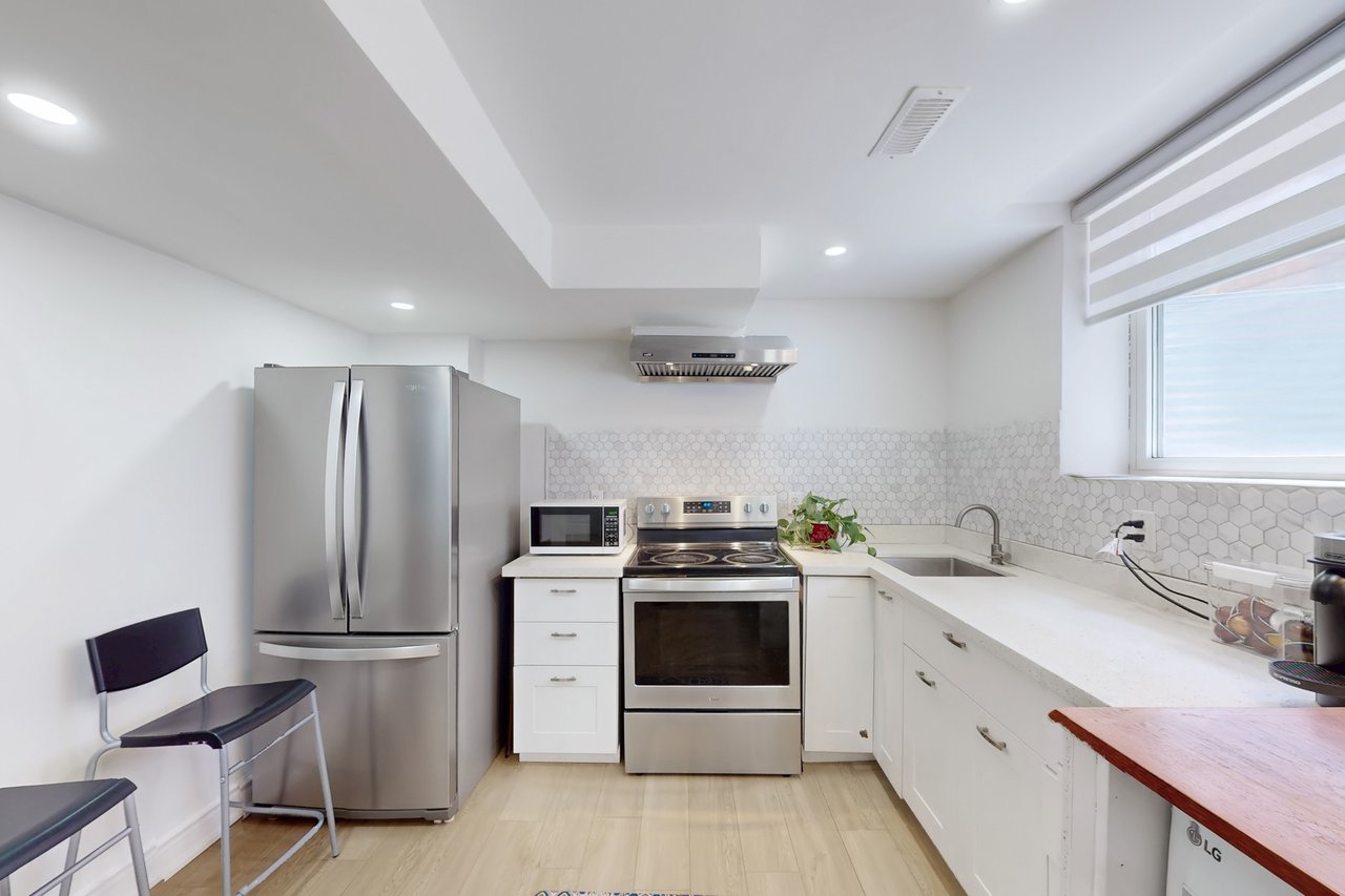 851 Clemens Crescent