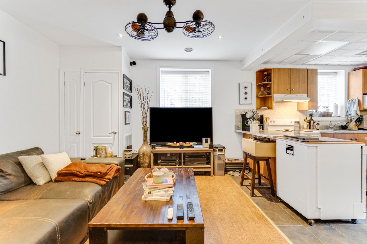 48 Mississauga Rd N 1