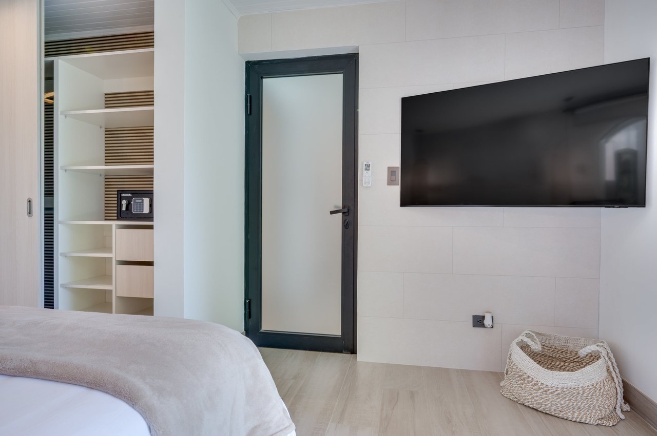 Flamingo Marina Cove 416 – Beachfront Condo