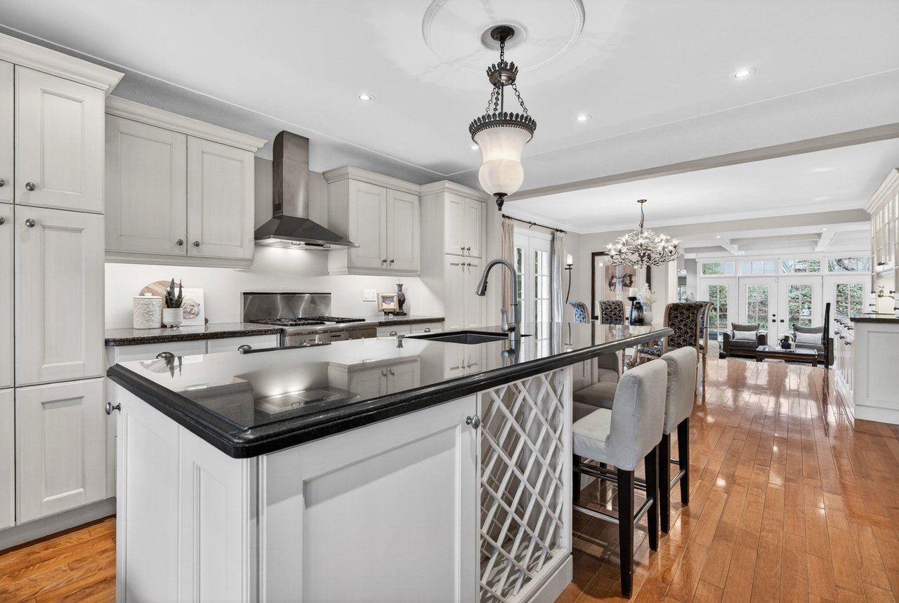  Aldershot Lakeside Elegance