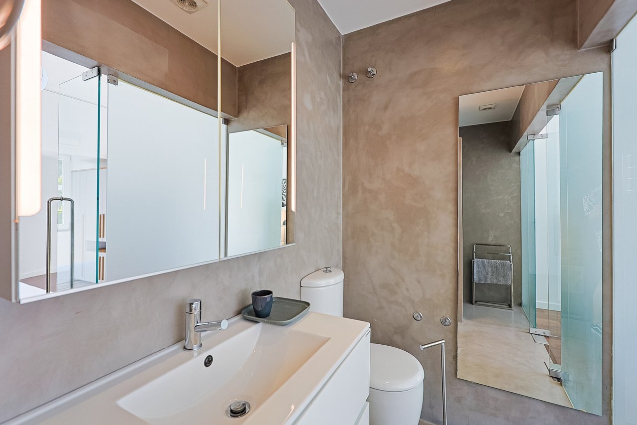 Stylish Renovated 5-Bedroom Villa with Pool in Monte Estoril’s Prestigious Avenida de Portugal