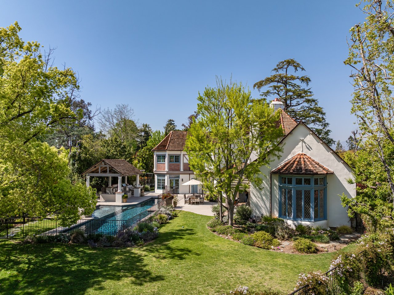 233 Hillside Rd