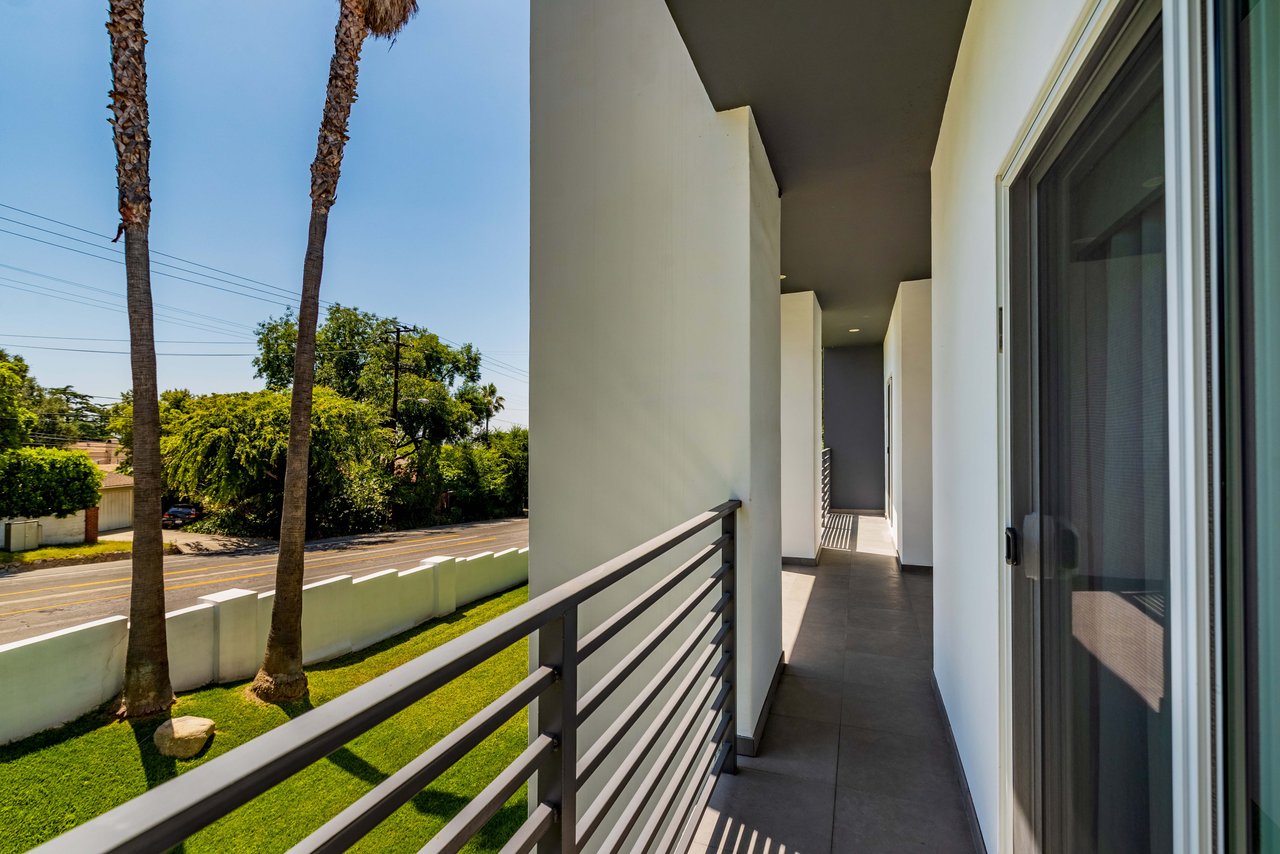 691 East Las Flores
