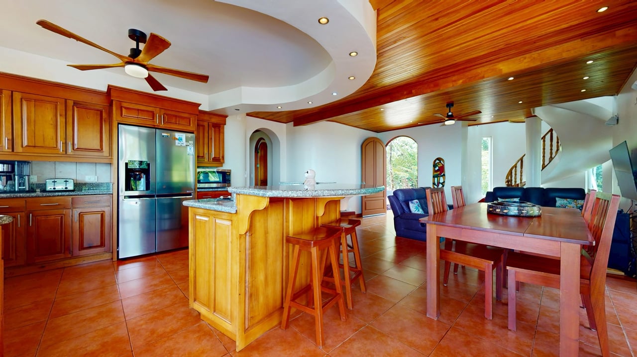Ojochateau - Rare Ocean & Mountain View 4BR Home in Costa Rica