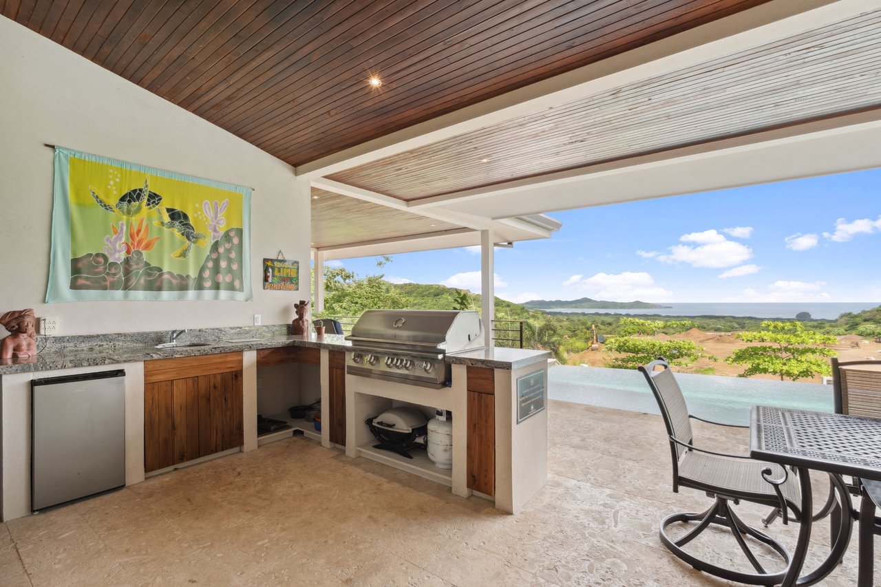Casa Pickle on the Hill | Spacious Private Estate with Pickleball Court, Mature Gardens & Independent Guest Apartment