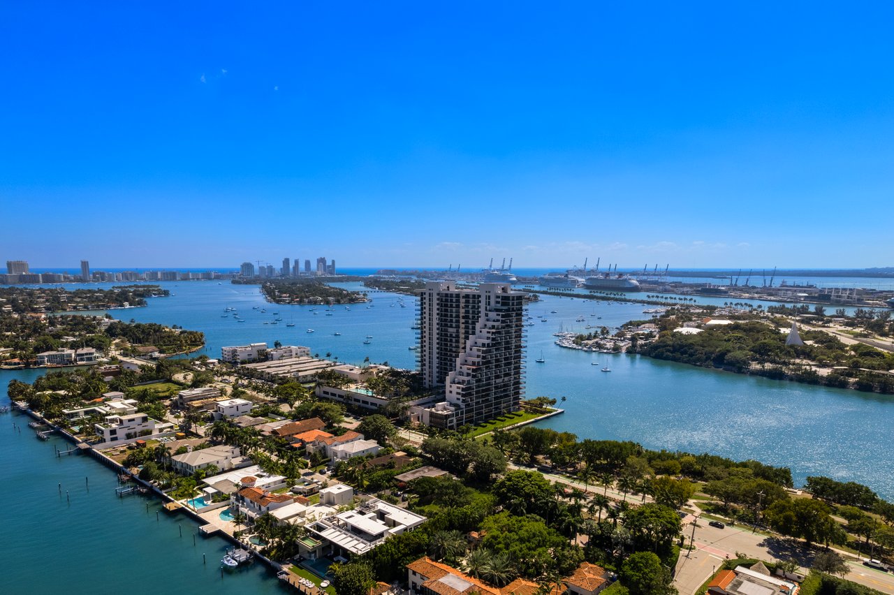1000 Venetian Way 810
