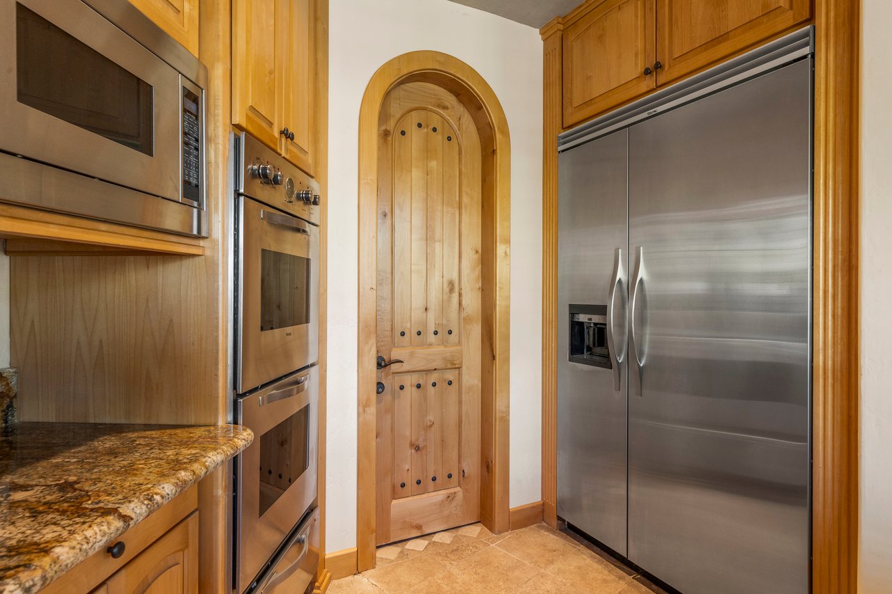41290 Avenida Delores