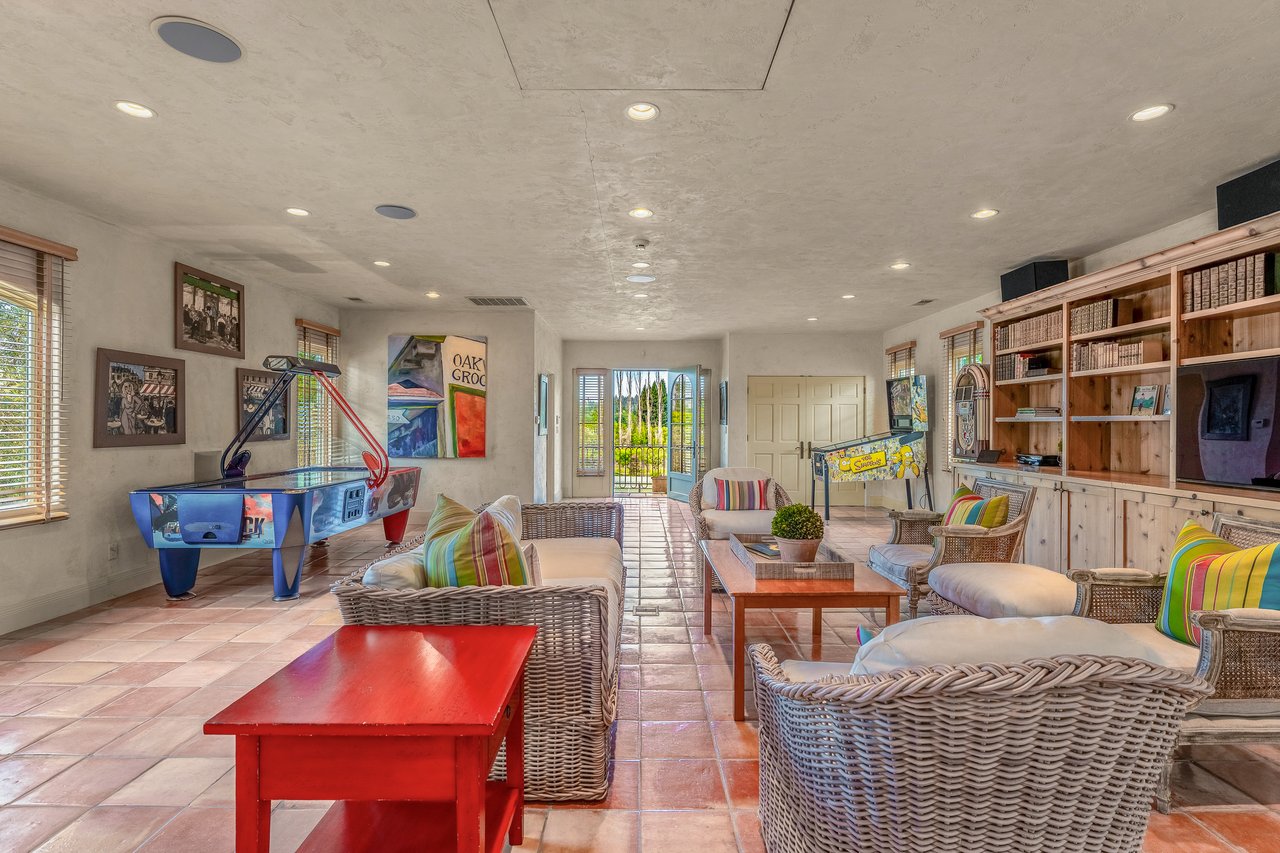 Mills Lane, St. Helena