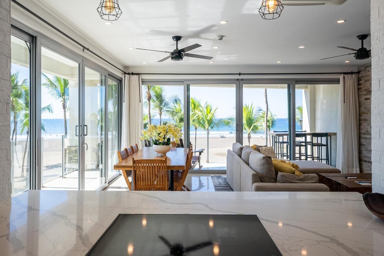 Remodeled Beachfront Condo, Jaco, Puntarenas