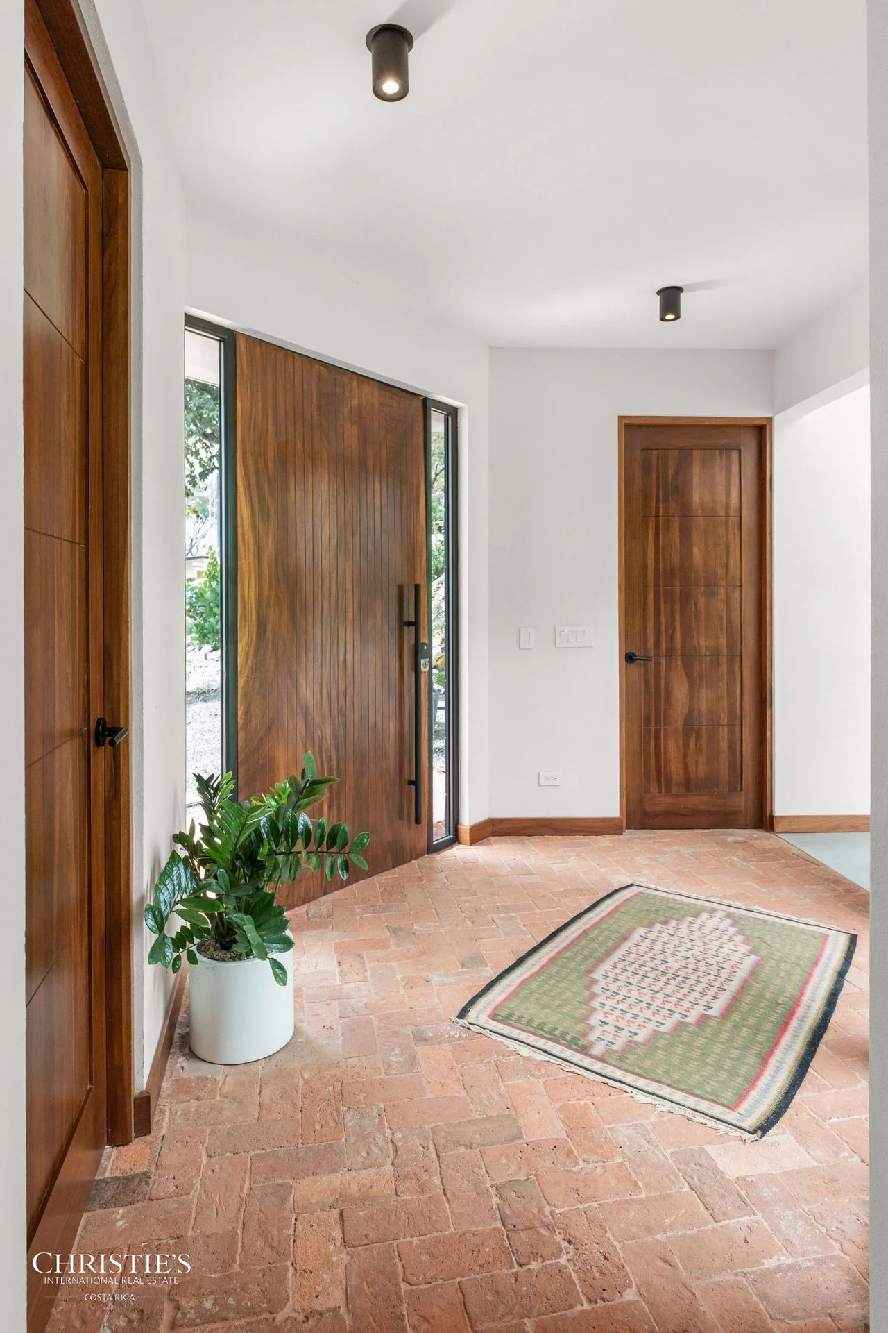 Casa Lola – Contemporary Beachside Oasis in Playa Grande