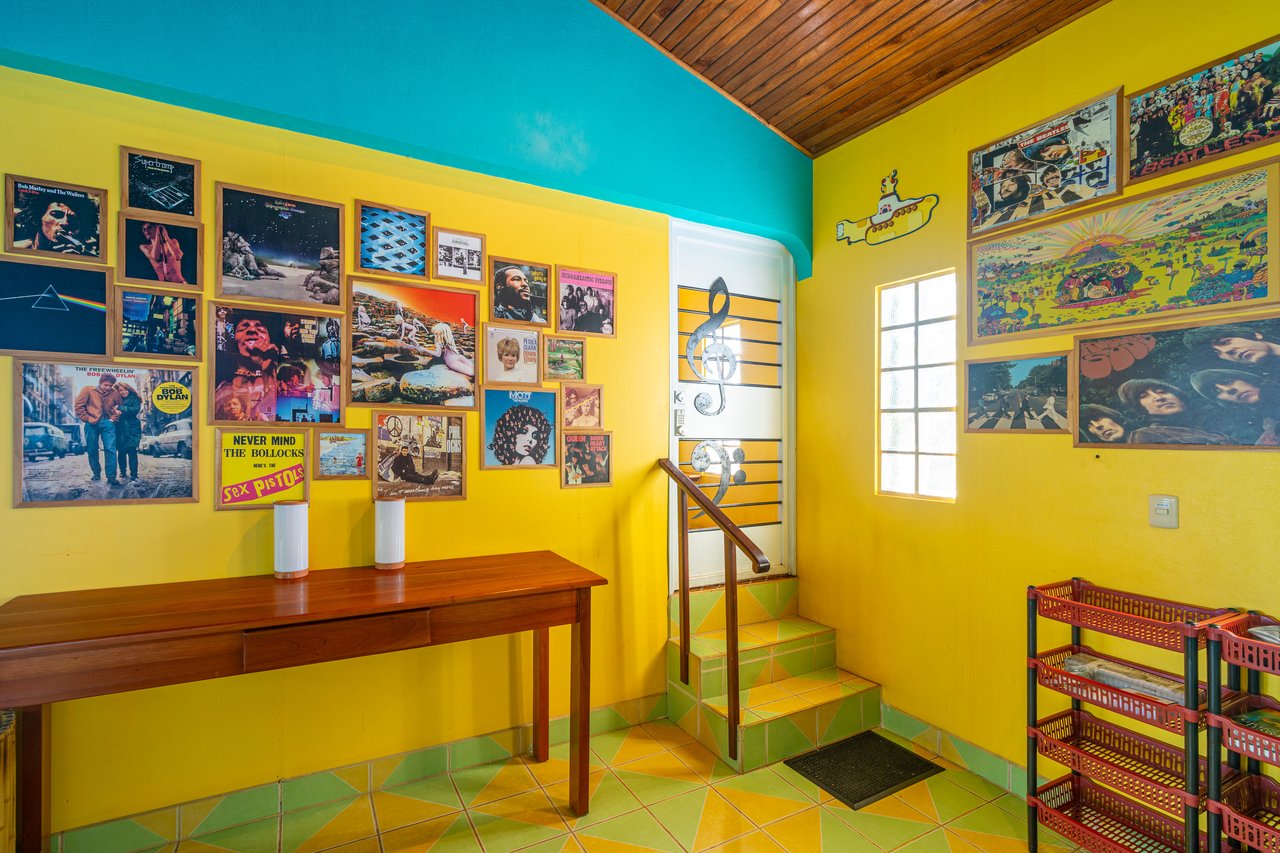 Casa Vista Harmonia, Legendary Ocean Views and Sustainable Living!