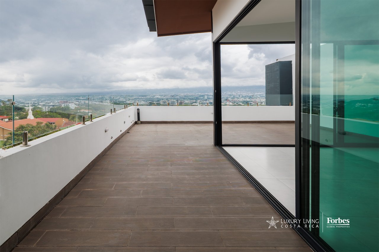 21469 - Contemporary penthouse for sale, spacious rooms and terraces
