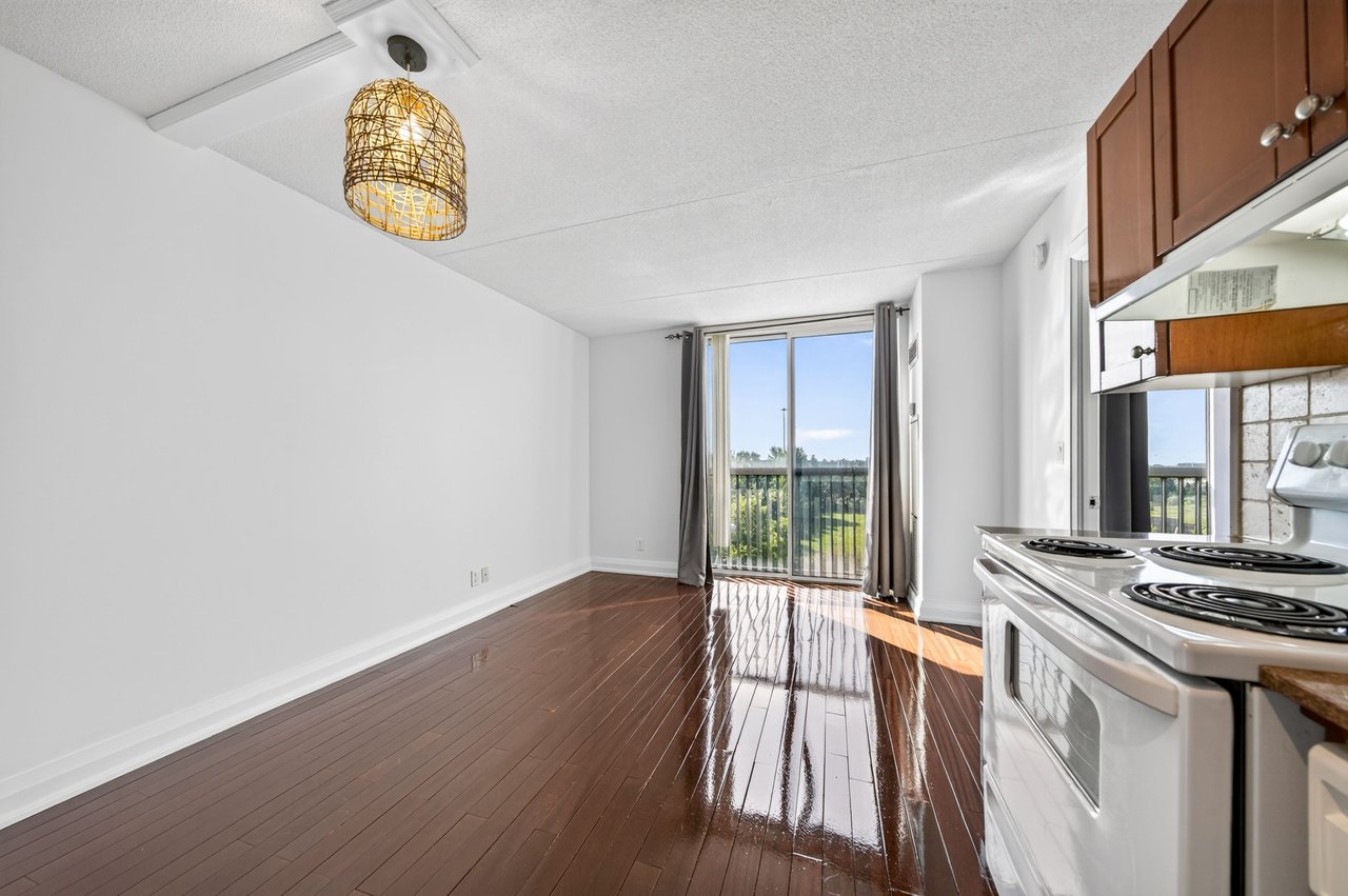 2737 Keele St 312