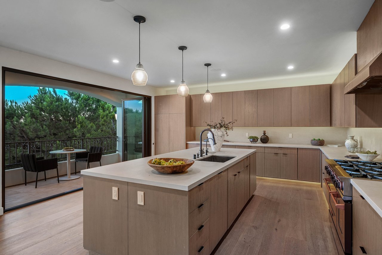 7212 Mulholland Dr, Hollywood Hills