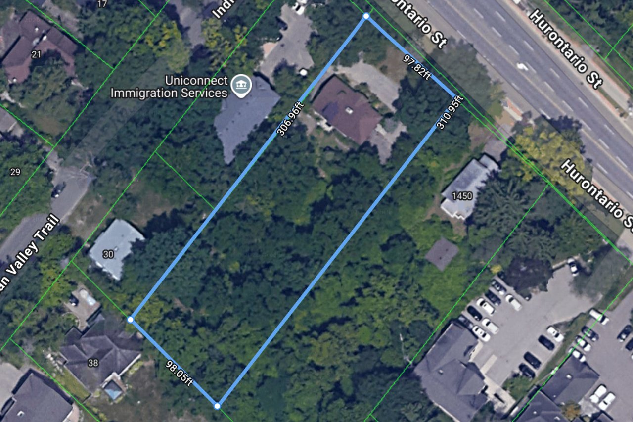 1462 Hurontario St