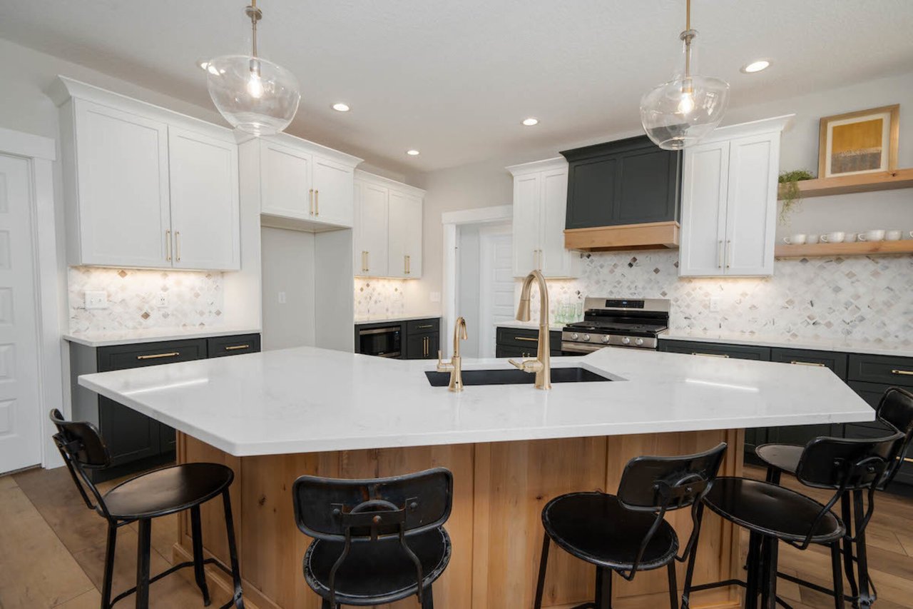 137 W Basalt Dr