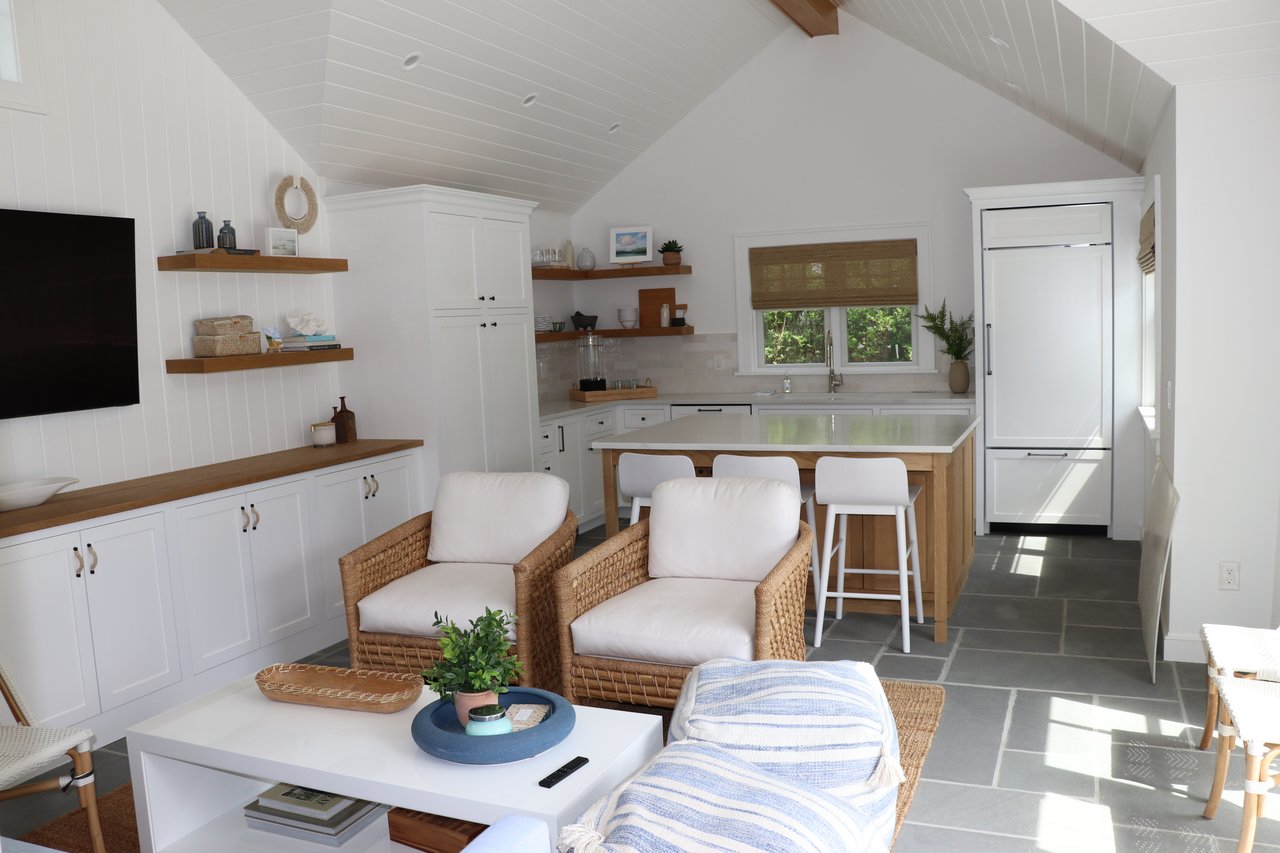 A Classic Bay Header with a Pool House