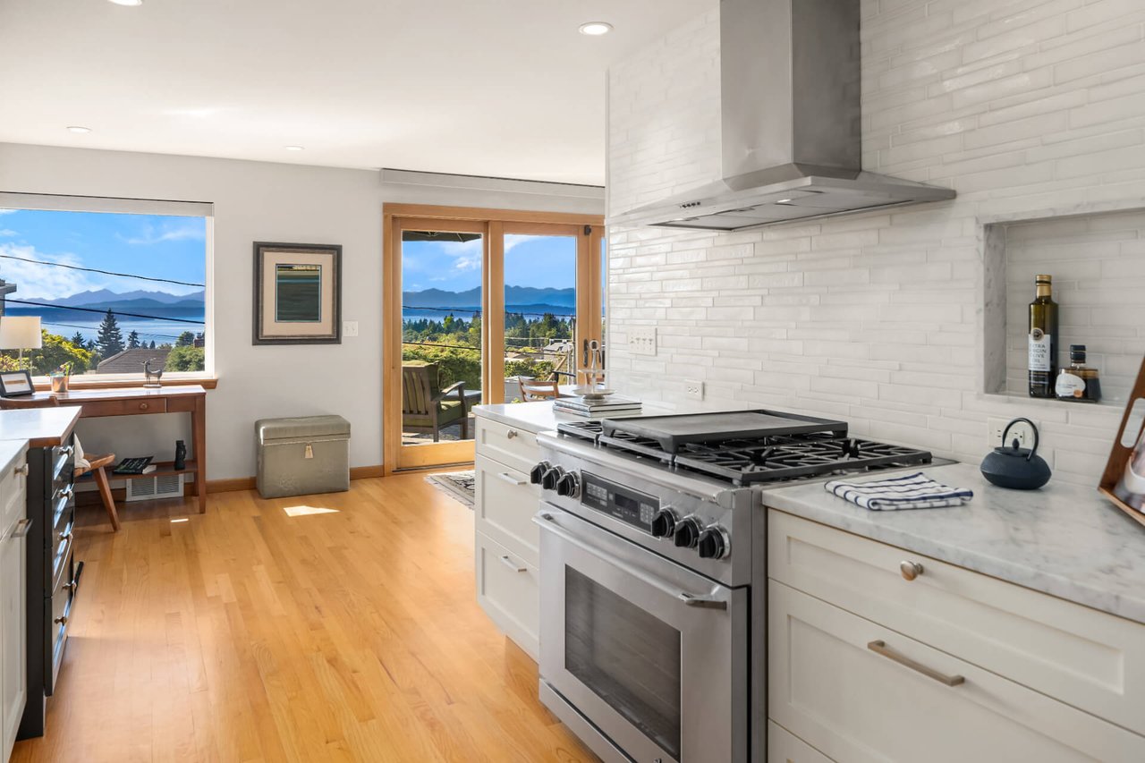 4105 SW Holly Street