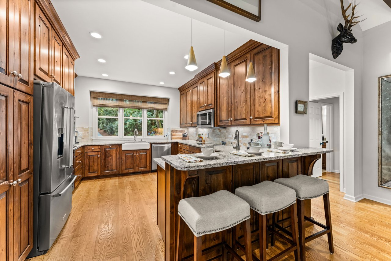 16 Hemlock Way