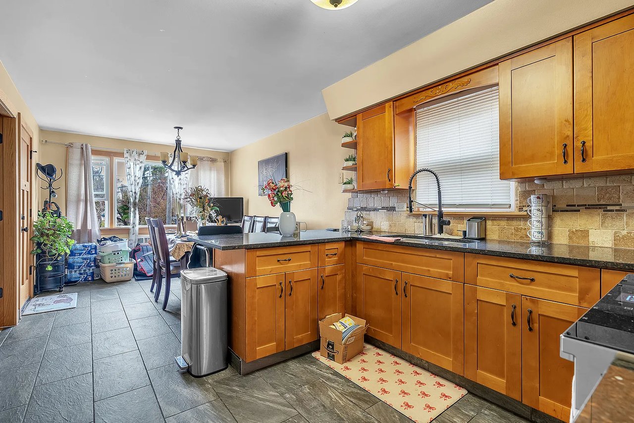 6048 W 79th Street, Burbank, IL