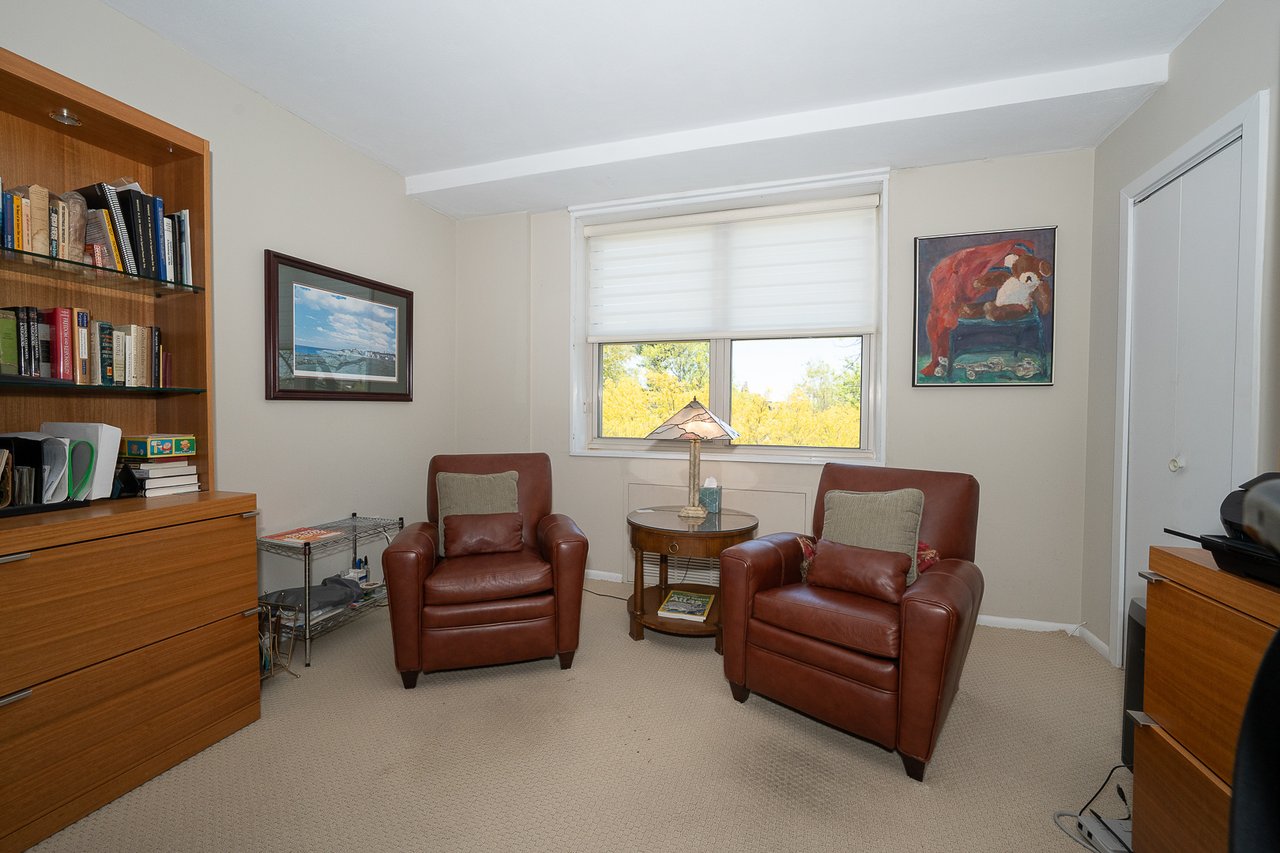 Easy Living on the Main Line!
