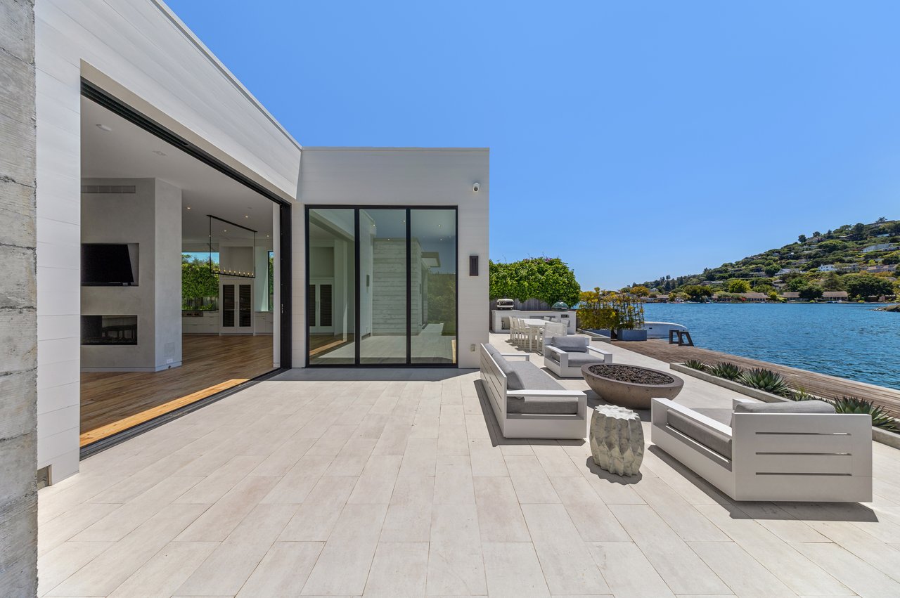 Contemporary Retreat on the Belvedere Lagoon