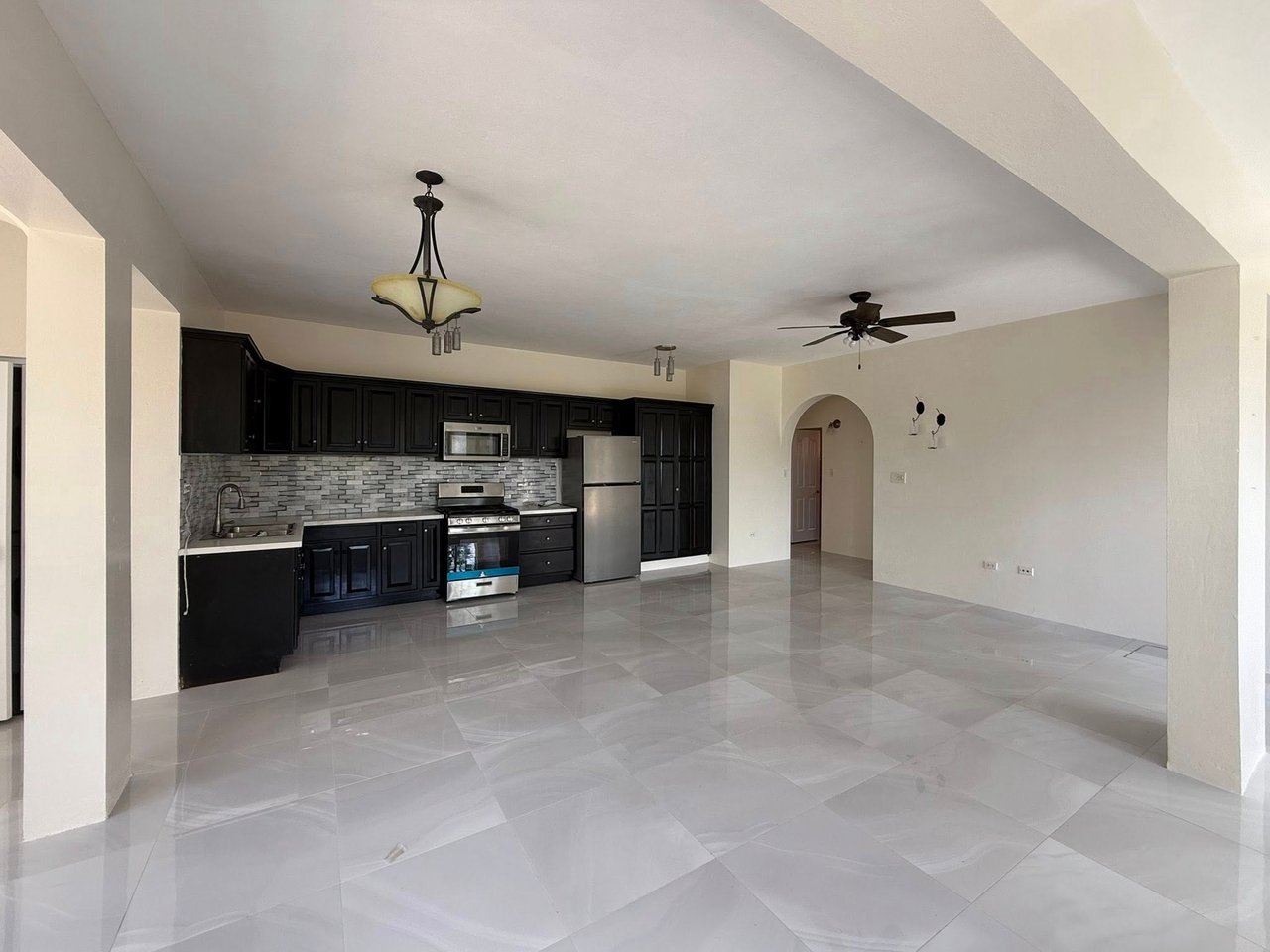 1084 Private Estate with Income