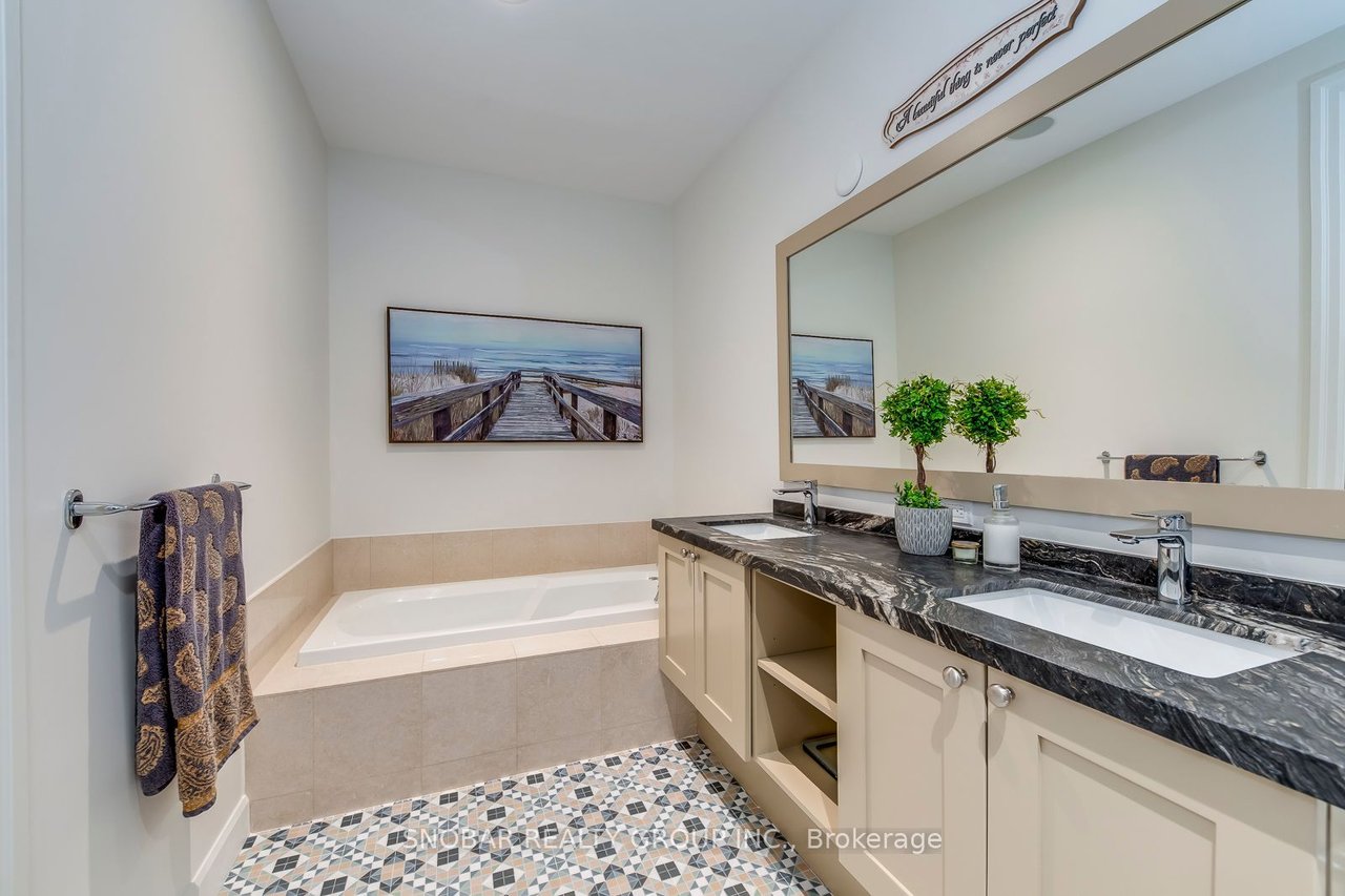 PAISLEY MODEL PENTHOUSE